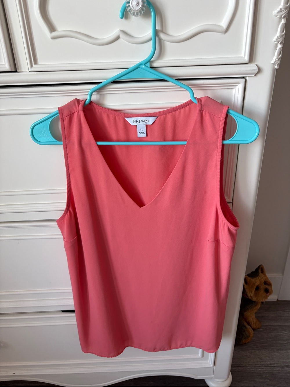 Nine West Coral Sleeveless V-Neck Women's Top